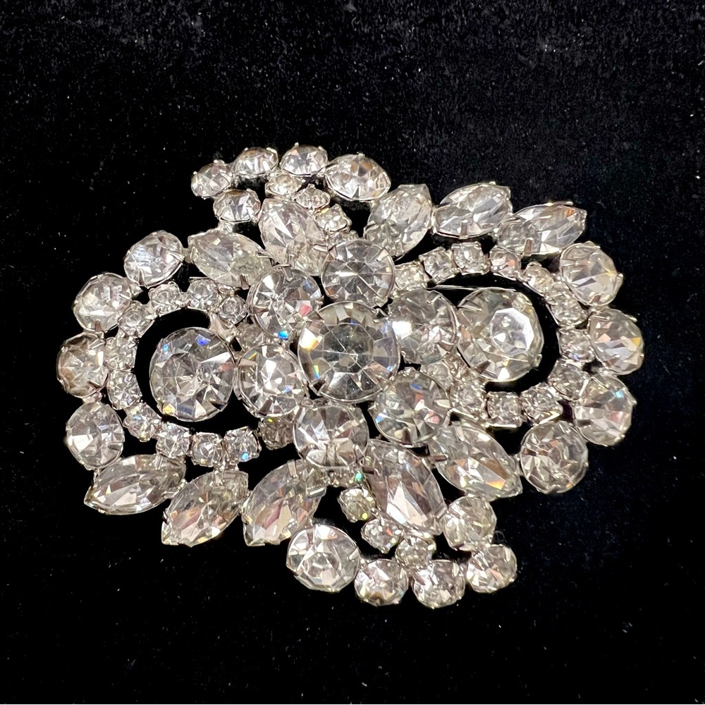 Beautiful Large Vintage Clear Rhinestone Brooch w/ Silver Tone Setting